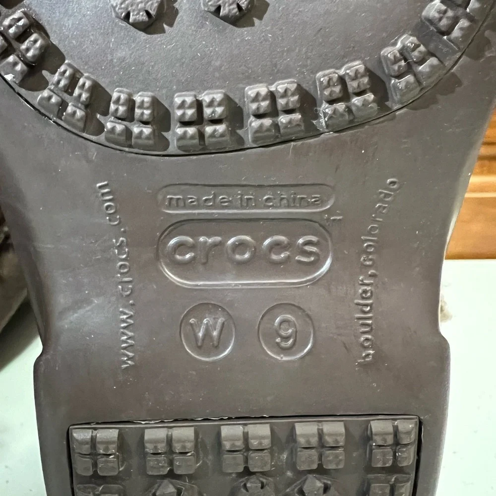 CROCS Chocolate Sherpa Lined Boots - Picture 12 of 12